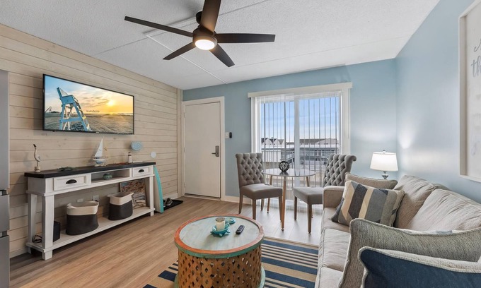 North Wildwood Condominio | 301 Ocean Ave, Unit 303 - The Harbor Light