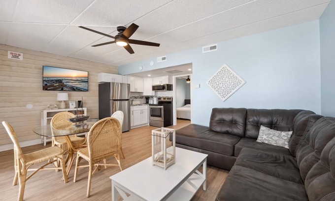 North Wildwood Condominio | 301 Ocean Ave, Unit 216 - The Harbor Light