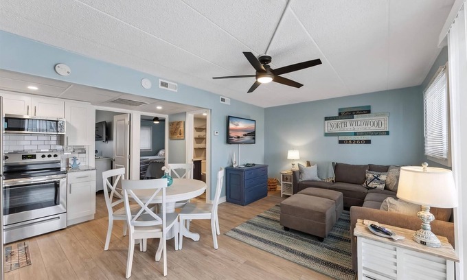North Wildwood Condominio | 301 Ocean Ave, Unit 212 - The Harbor Light