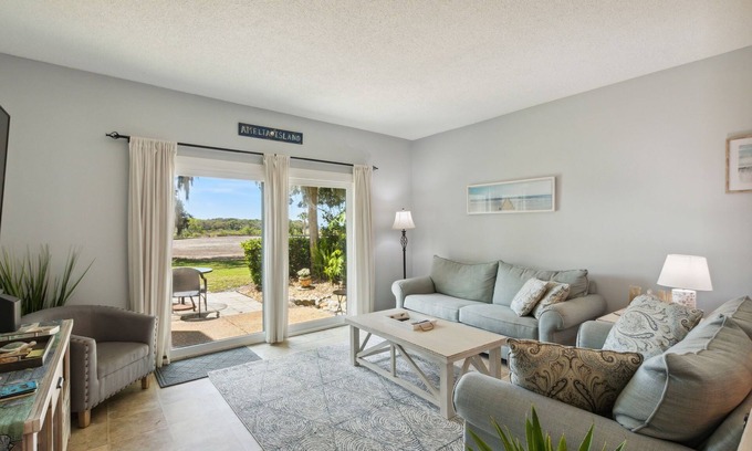 Fernandina Beach Villa | Hermoso condominio decorado en la Plantación Amelia Island!