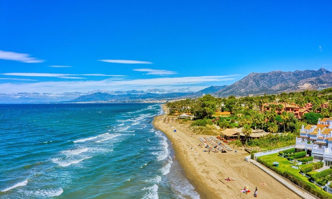 Marbella Chalet De Esquí | 3027 Exclusivo Retiro Familiar Cerca de la Playa de Marbella