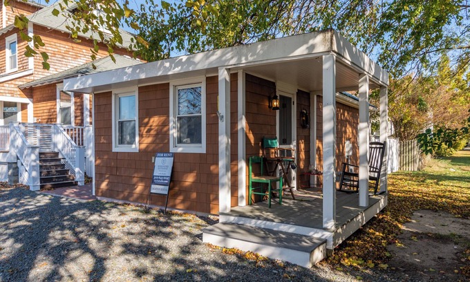 Lewes Casa | 303 Massachusetts - Adorable one bedroom cottage close to the beach!