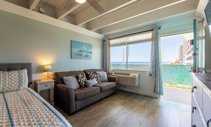 Panama City Beach Condominio | 308 Beachfront Condo with Pool Sunset Views