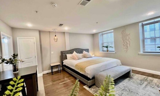 Spring Garden Apartamento | 308 Cozy and warm King Bed APT in center city
