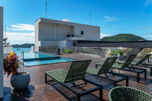 Centro Apartamento | 308 Suíte em Localização Incrível Praia de Bombinhas a 120m