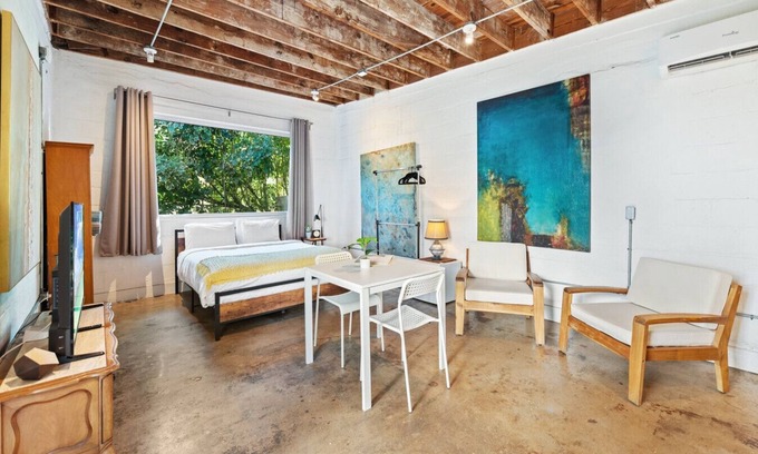 West Little Havana Apartamento | 309 · Industrial Carriage House Conversion