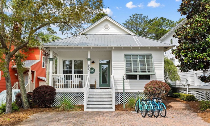 Santa Rosa Beach Cabaña | 30A Cottage, Walk to Beach, 2 Pools, Bikes&Chairs