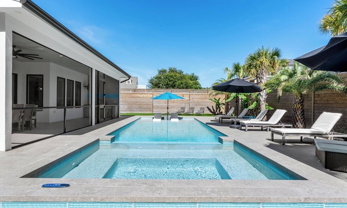 Gulfview Heights Casa | 30A Happy by the Sea by AvantStay | Pool, Golf Cart, Bikes
