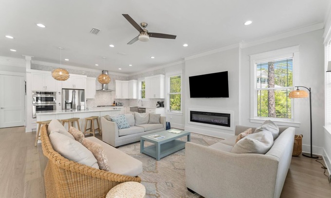 Treetop Casa | 30A Seacrest – Beach, Pool, Free Golf, Pet Friendly, Sleeps 21, 4 Bikes