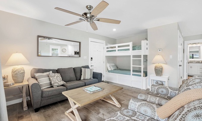 Seagrove Beach Condominio | 30a - Seagrove, Across the Street from the Beach with public access,Ground Floor