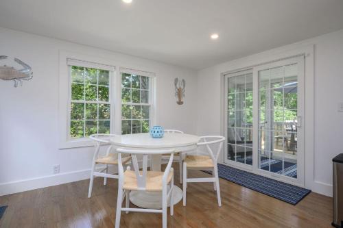 West Chatham Casa | 31 Bayview Street Chatham Cape Cod- -The Way Home