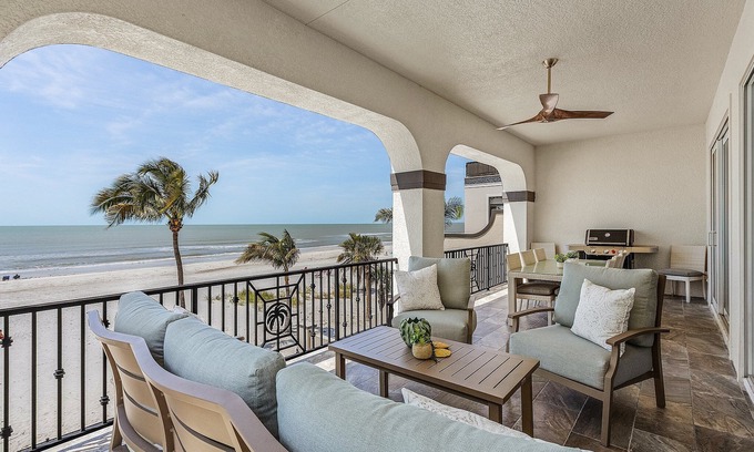 Fort Myers Beach Casa | 3134 Gulf-Front 5BR: Pool, Spa, Stunning Views