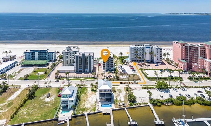 Fort Myers Beach Casa | 319 Bay and Beach Blessing: Bay Front Pool Home w/Gulf Views