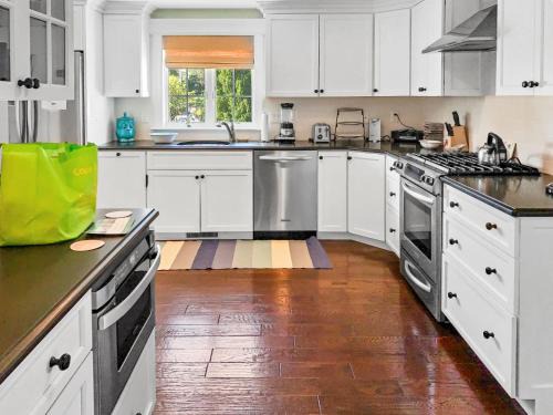 Chatham Casa | 32 Bearses By Way Chatham Cape Cod - - Chatterbox