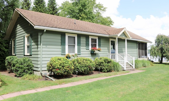 Ashville Casa | 3256 Chautauqua Avenue-Chautauqua Lakefront Alquiler en Cheney Point!