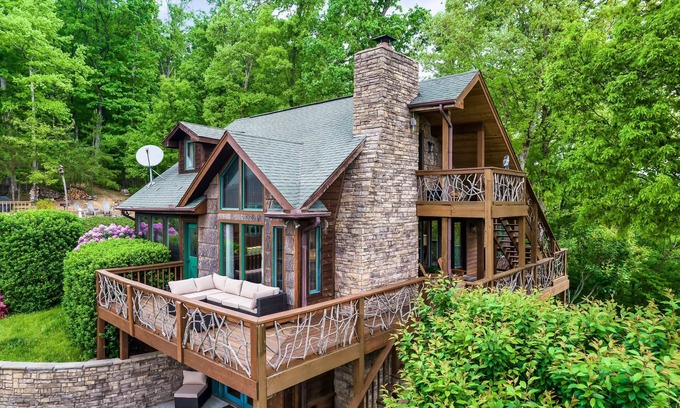 Cosby Cabina | 34-Acre Hiker’s Haven w/ Hot Tub