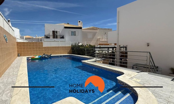 Correeira Villa | #343 Villa with Pool & Jacuzzi by Home Holidays