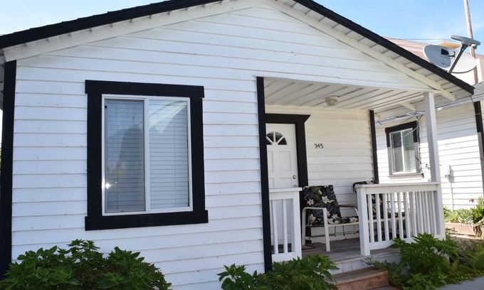 Downtown Cabina | 345 Hinds: 2 dormitorios, 1 BA Cabaña / Bungalow en Pismo Beach, capacidad para 6