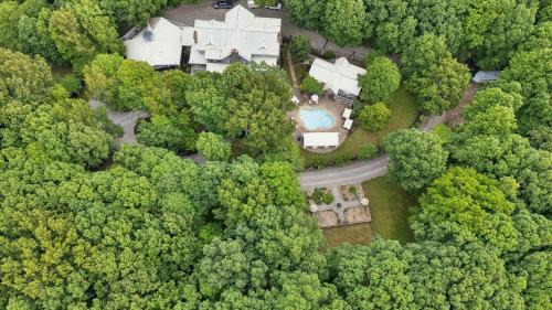 Kingston Springs Casa | 35 Acre Estate w Pool Spa Wine Cellar Gym Near Golf Club La Pearla Ranch by AvantStay