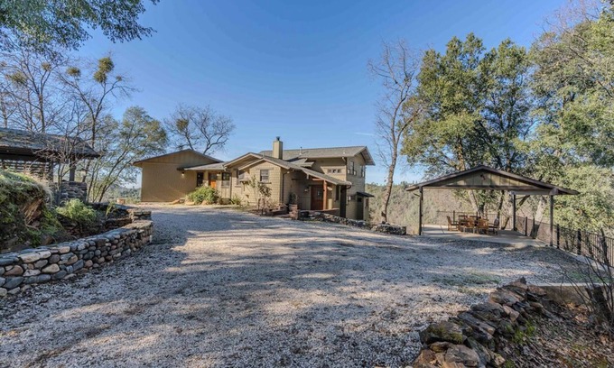 Sutter Creek Casa | 35 acres with a Charming 2-bedroom house in Sutter Creek with WiFi and AC