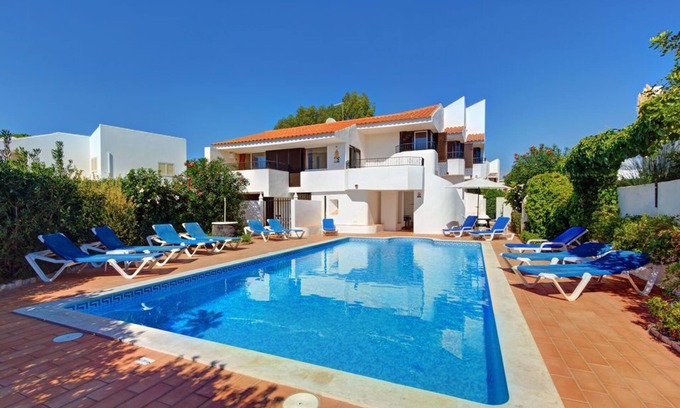 Areias de Sao Joao Villa | CASA FAMILIAR A PIE DEL STRIP, PLAYA CON PISCINA CLIMATIZADA