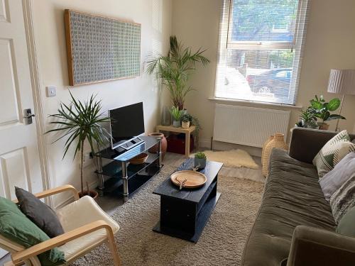 Tottenham Casa | 35 mins to central London. 3 bedrooms. 2 bathrooms with garden