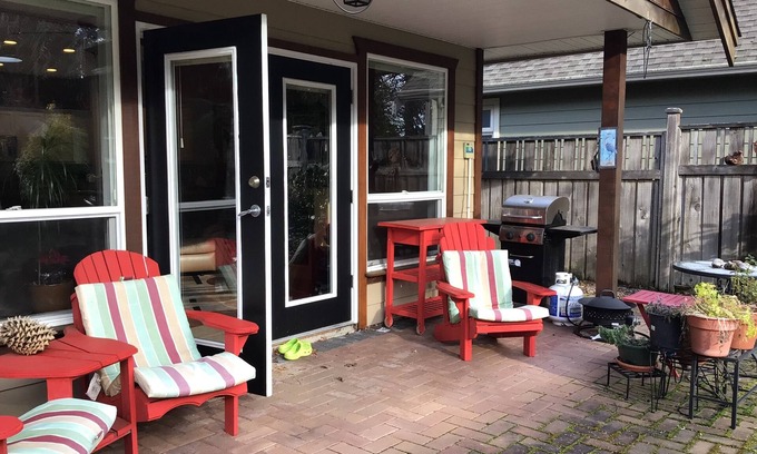 Comox Casa | 35 minutes to Mt Washington's Alpine Lodge and minutes to multiple trails