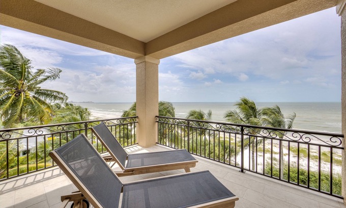Mid Island Casa | 3554 Aloha Oasis: Gulf-Front, Pool, Spa, Sleeps 14!