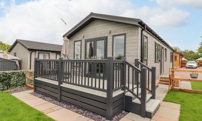 Martlesham Heath Cabaña | 36 BUCKLESHAM PARK, pet friendly, with a garden in Martlesham Village