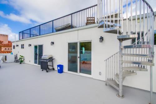 Country Club Casa | 360 Rooftop View Ocean Breeze 6 Min to Beach