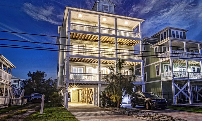 North Carolina Coast Condominio | ¡Nuevo listado! 3600 pies cuadrados, 5ba / 5br, 11 camas, ascensor, <600 pies a la playa, con vista a la bahía