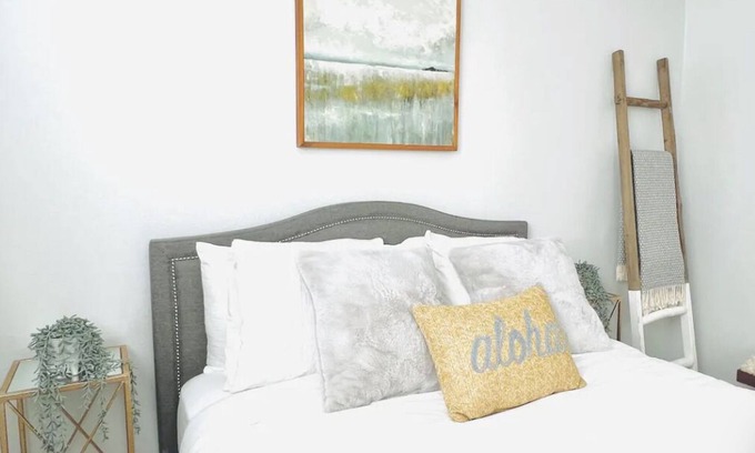 Mission Beach Cabaña | 3628 Stylish and Cozy Mission Beach Cottage just steps away from the sand