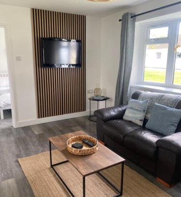 Scurlage Casa | 37 Gower holiday village Ty Seren Cosy 2 bedroom chalet with a seasonal indoor pool