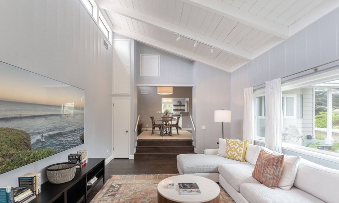 Del Monte Forest Casa | 3890 Cypress Rest - Remodeled Pebble Beach, Close to Golf, Walk to the Beach!