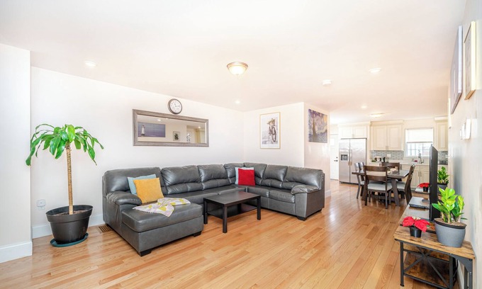 Quincy Casa | 39 - 3BR - Quincy Stunning Townhouse near Adams