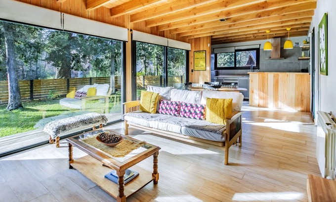 Angostura Casa | Cherry House | Casa Moderna en la Naturaleza