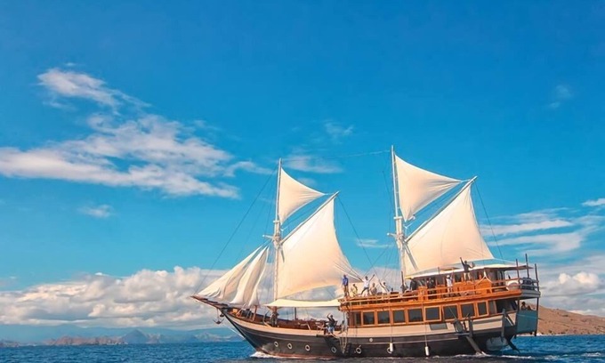 Labuan Bajo Alquiler De Eote | Barco tradicional de 39 metros de Phinisi