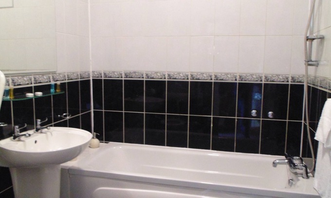London Borough of Hounslow Apartamento | 39 Sri Gandha is located in New Bedfont.