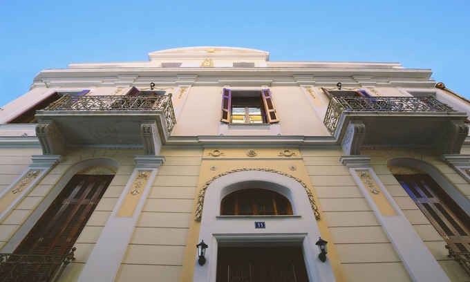 Kerameikos Apartamento | (3A) Suite neoclásica central de tres dormitorios con loft en el centro histórico de Psiri