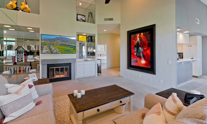 Palm Desert Condominio | Hermoso 3B / 2Ba en PVCC ubicado en el tee box con vista al lago y a la montaña
