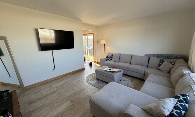 Negaunee Casa | 3B across from scenic Teal Lake