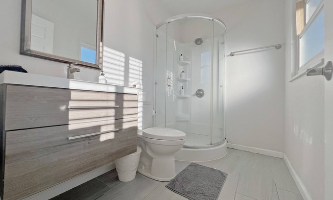 Hayward Casa | 3B2B Urban Style SFH *Parking*W/D*Central location