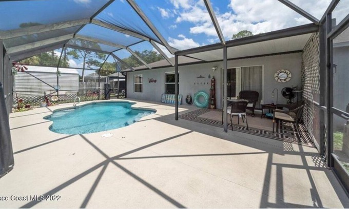 Sharpes Casa | 3bd 2 b. Heated pool 20 min from ocean and 45 from Walt Disney