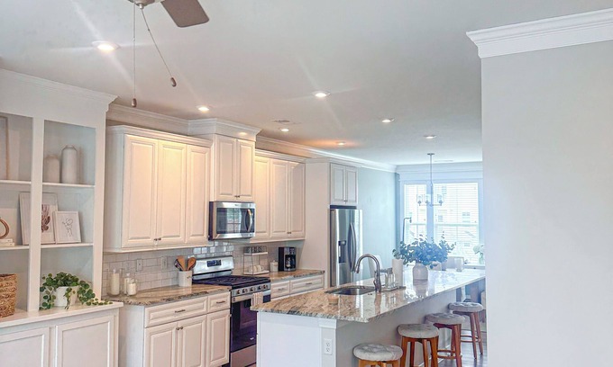 Northwest Casa | 3Bd 3.5Ba Lux Retreat - Steps to Beach