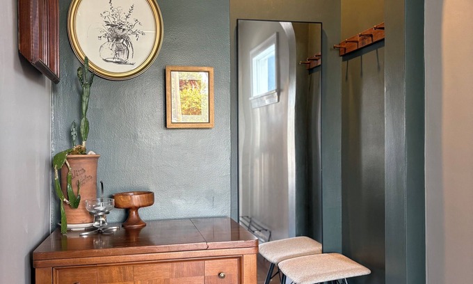 East End Casa | 3bd Cozy Sunfilled House with Deck Patio Garden - Alameda Oakland Airport