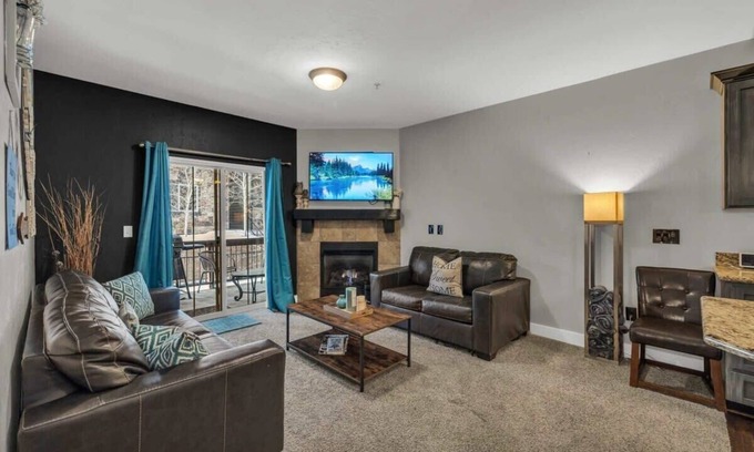 Bear Hollow Village Condominio | 3BD Olympic Park Condo on FREE Shuttle Line