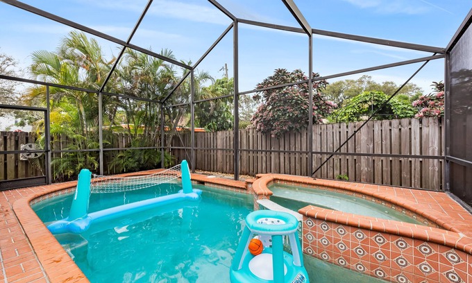 Croissant Park Casa | 3bd: Pool and 15 Mins to Beach & Airport Retreat