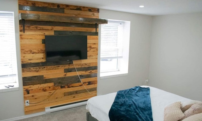 Waterloo Casa | 3BD+Wifi+Pet+Workspace+Patio