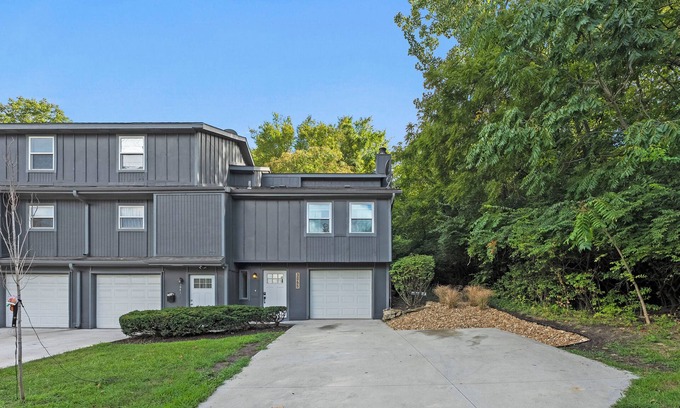 Shawnee Heights Casa | 3bdr/2ba, King Beds, Game Room, Laundry, Central Location