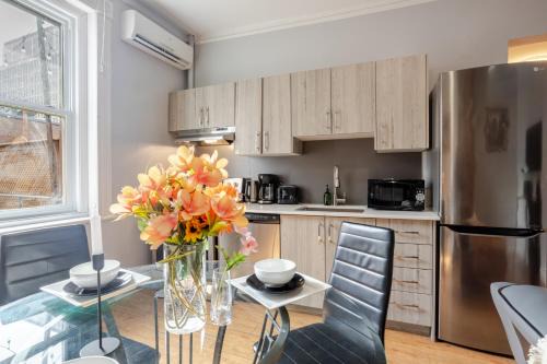 Downtown Montreal Apartamento | 3BDR Penthouse, Rooftop and BBQ in Crescent